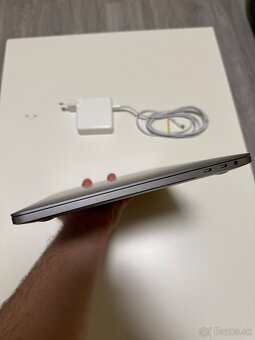 Predám vymením Macbook Pro 2020 Four Thunderbolt 500GB I5 - 7