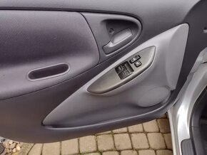 Toyota Yaris  1,3 VVTi   63kw,   5dver. - 7