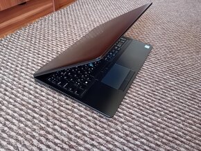 DELL Latitude 5570 so 4jadrom i5 a 2x GPU /intelHD a AMD 2GB - 7