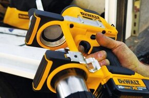 DeWALT DCGG571M1 Aku Mazací lis 18V - 7