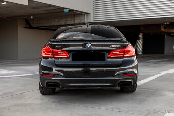 BMW M550i xDrive - 7