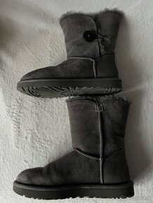 UGG Snehule W Bailey Button II 1016226 Sivá. - 7