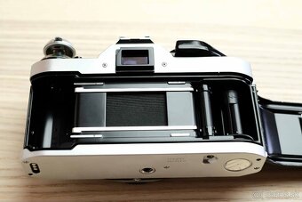 Canon AE-1 Program a dva objektívy - 7