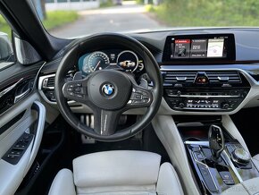 BMW M550i xDrive - 7