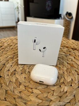 Apple AirPods (3. generácie) s Lightning s nabíjacím puzdrom - 7