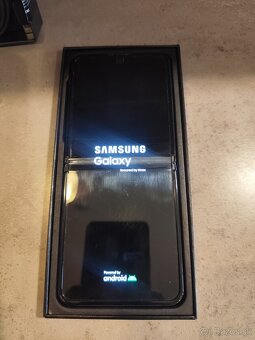 Samsung Galaxy Z-Flip 4 - 7