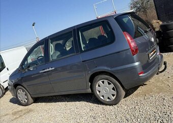 Peugeot 807 2,0 16V 7SEDADEL, TAŽNÉ benzín manuál 103 kw - 7