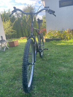 Predám železný horský bicykel so zaujímavým rámom - 7