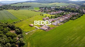 BEDES | Rovinaté pozemky na okraji obce s inž. sieťami - 7