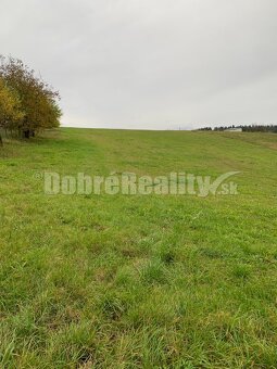 PREDAJ - Slnečný pozemok v malebnom prostredí jesennej príro - 7