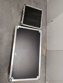 cierny prepravny kufor - case - box - rack - 7