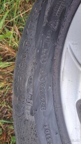 Hyundai Tucson - originálne disky so zimnými gumami 225/60 r - 7