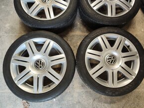 Predám alu disky 5x112 r17 volkswagen phoenix s letnými pneu - 7