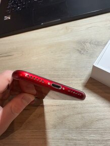 iPhone 8 256GB Red - 7