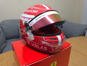 Charles Leclerc 2022 Mini prilba 1:2 - 7