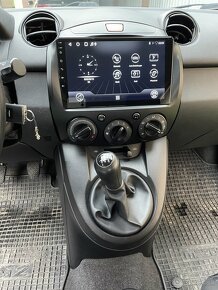 Mazda 2 rok 2011 - 7