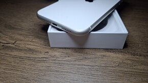 IPhone 11 64GB Biely – Perfektný stav, elegantný telefón - 7