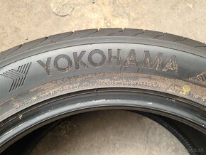 295/45r20 letné 4 ks YOKOHAMA z nového auta..DOT2021 - 7