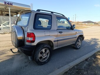 Mitsubishi Pajero 1.8 - 7