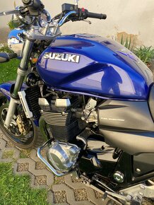 Suzuki GSX 1400 - 7