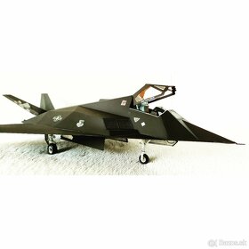 Predám F-117A Nighthawk aj podložkou, mierka 1/48 - 7