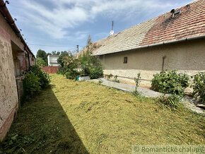 Dlhý vidiecky domček v pôvodnom stave vo vinárskej obci St - 7