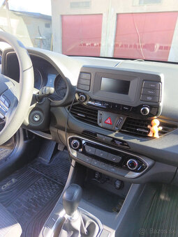 hyundai i30 combi / 1.5dpi / 123 tis km / 11 900 € / rv 22 - 7