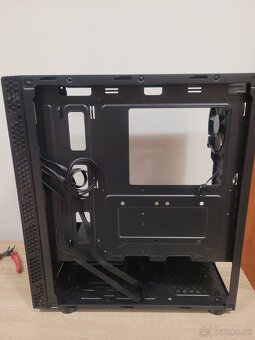 Predám skrinku COOLERMASTER MasterBox MB600L V2 - 7