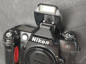 Predám kinofilmovú zrkadlovku Nikon N80 - 7
