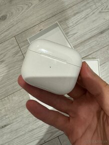 Apple AirPods (3. generácie) s Lightning nabíjacím puzdrom - 7