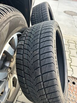 MINERVA FROSTRACK UHP 235/35 R20 92W - 7