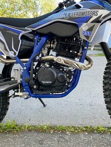 Dirtbike 250ccm, 14,5 kW 21/18 - 7