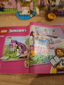 LEGO® Juniors 10668 Starter Set pre dievčatá.
 - 7