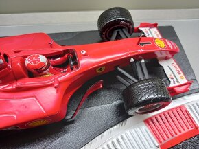 F1 FERRARI F2001 2001 KING OF RAIN SCHUMACHER HOTWHEELS 1:18 - 7