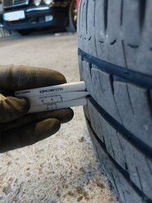 Predám dodávkové 235/65 R16C letné Michelin - 7