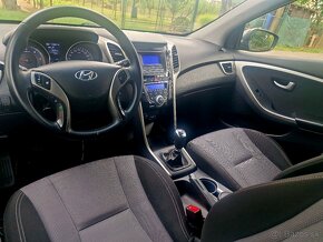 Hyundai i30 hatchback 1.4 diesel 66kw 2013 2014 šedá metalíz - 7