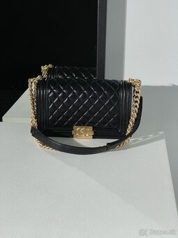 Kabelka Chanel Medium Boy Black/Gold Caviar RHW - 7