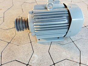 Predám el.motor 3kW 2860ot a 2,2kW 2900ot - 7