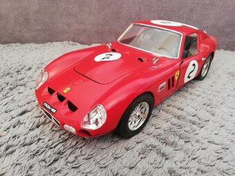 1:18 FERRARI 250 GTO Bburago - 7