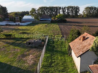 Priestranný stavebný pozemok, tichá lokalita, príjazd… - 7