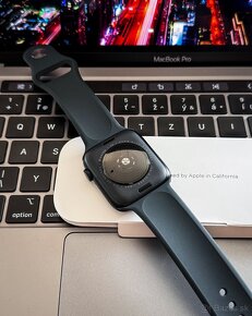 Apple Watch SE (2023) 44mm Midnight - neaktivované - 7