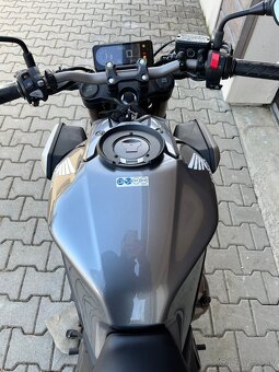 Honda CB650R 2022 35kW 3475km +2x prilba +1x tankvak - 7