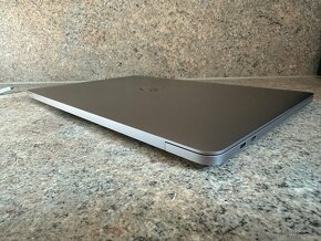 Predám Macbook PRO 2019 s krabicou v TOP STAVE - 7