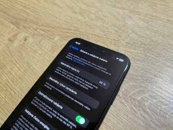 Iphone xr 64gb cierny v super stave telefon nema ziadne skra - 7