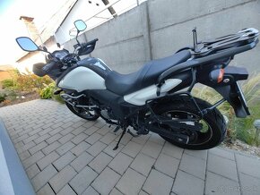 Suzuki DL650A V-Strom - 7