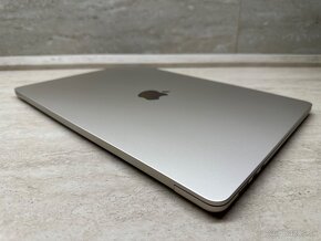 MacBook Air 15 (2024) M3 16 GB / 256 GB, záruka: 8.12.2025 - 7