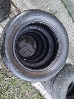 Predám zimné pneumatiky Dunlop 215/55R16 - 7