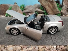 Prodám model 1:18 Cadillac XLR - 7