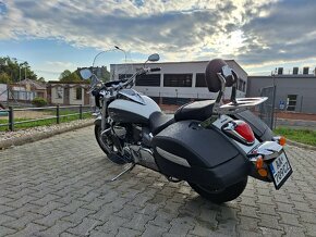 Suzuki Intruder - 7