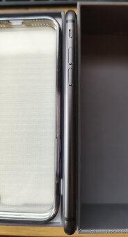 iPhone 8 64GB Space gray - 7